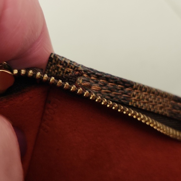 Louis Vuitton Damier Ebene Marais Bucket Pouch - Picture 8 of 15